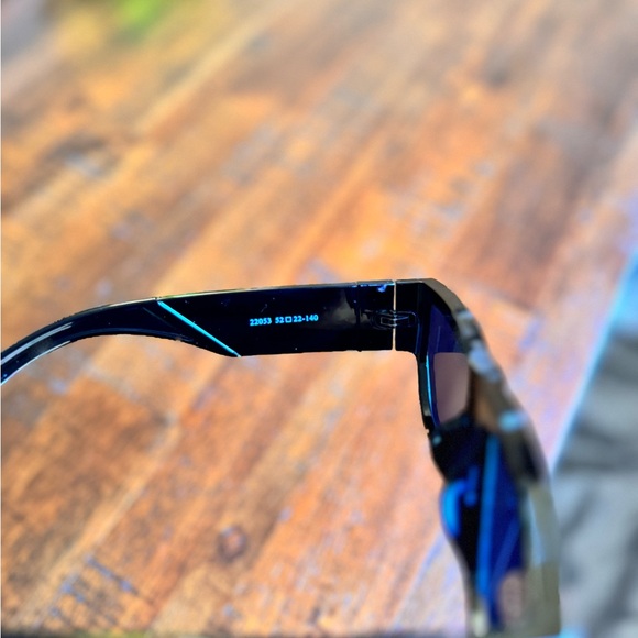 D&G Very Loving Sunglass - Picture 6 of 6